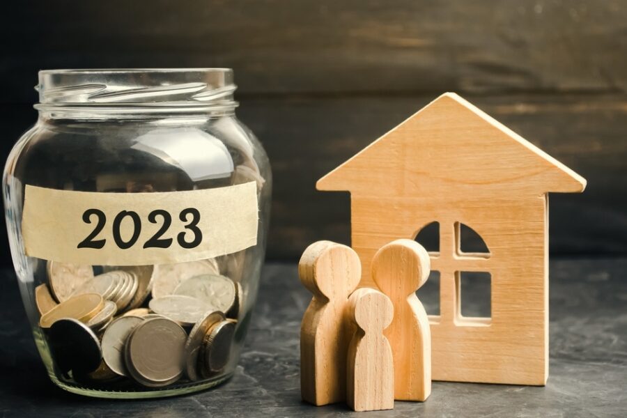 familybudgetplanningconcept-investmentsplanssavings-mortgagerates-real